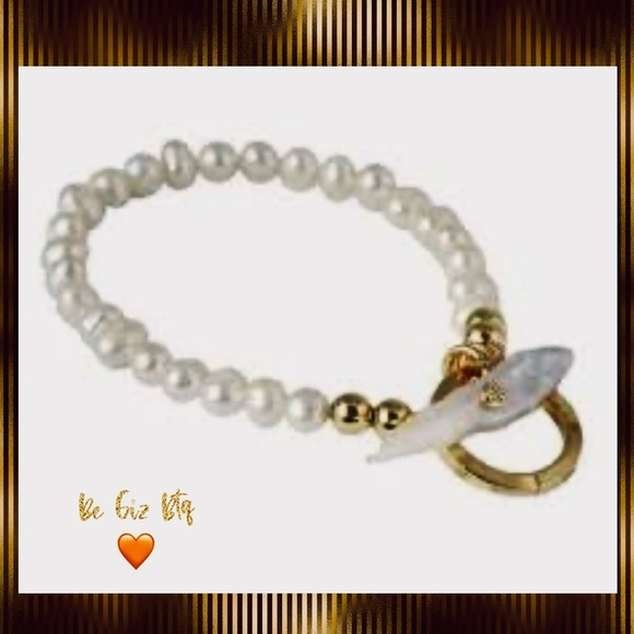 Authentic Tory Burch Natural Freshwater Pearls Bracelet Gold Toggle Closure